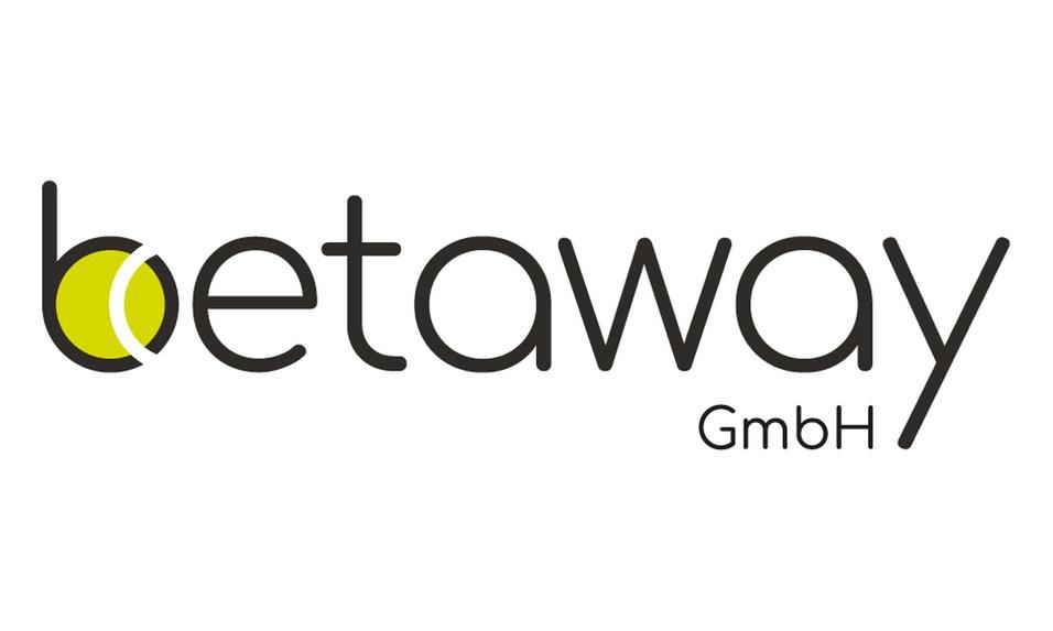 Logo der betaway GmbH: Schriftzug in Schwarz mit gelben und grünen Elementen, modernes Design.